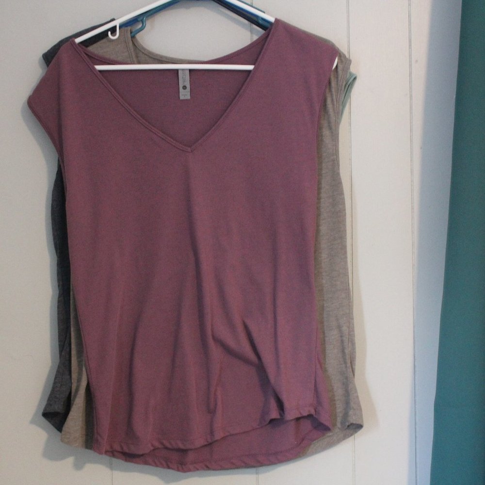 V-neck, layering sleeveless tank